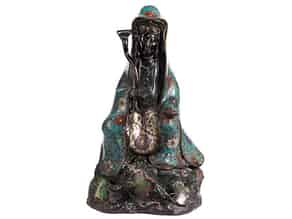 Detailabbildung:   Guanyin-Figur in Bronze und Cloisonné