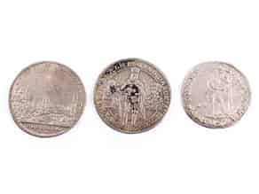 Detailabbildung:   Drei Münzen