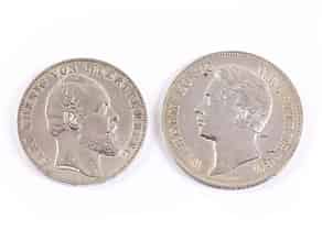 Detailabbildung:   Zwei Münzen