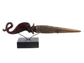 Detailabbildung:   Archaisches Messer mit Delfingriff