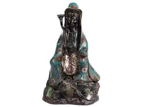 Detailabbildung:   Guanyin- Figur in Bronze und Cloisonné
