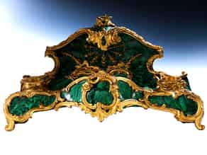 Detailabbildung:  Großes, prachtvolles Schreibzeug in vergoldeter Bronze mit Malachiteinlagen im Louis XV-Stil