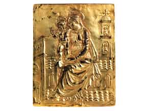 Detailabbildung:   Vergoldete Gussplakette mit Darstellung der Madonna di Loreto