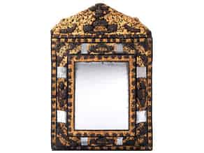 Detailabbildung:   Großer, üppig dekorierter Spiegel
