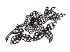 Detail images:   Blütenbrosche mit Diamanten