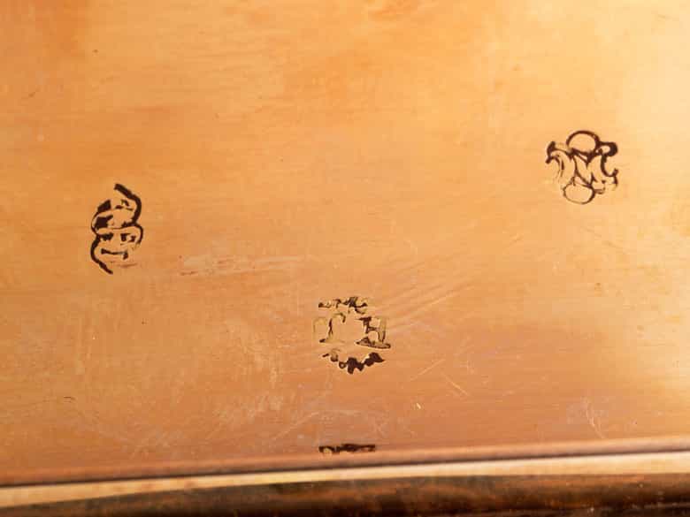 Detailabbildung:  Golddose mit feiner Emailmalerei