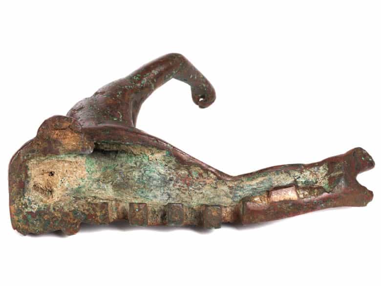 Detailabbildung: Bronzefigur eines liegenden Bacchanten