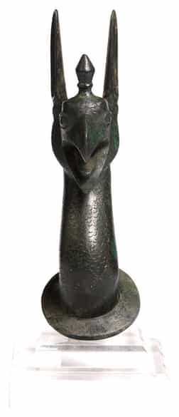 Detailabbildung: Griechische Bronzefigur eines Greifen