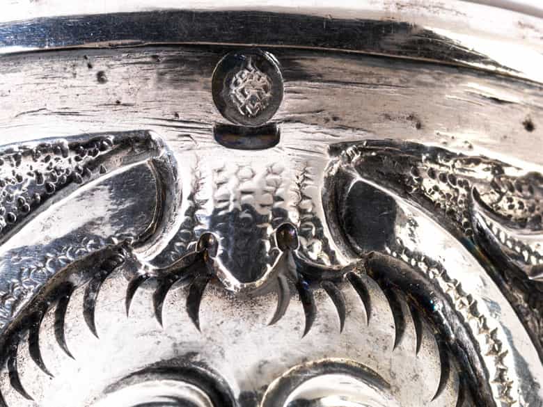 Detailabbildung:  Silberner Deckelpokal