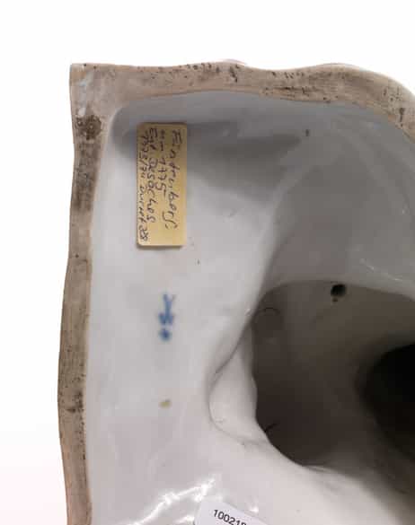 Detailabbildung:  Porzellanfigur der an einen Felsen gefesselten Andromeda