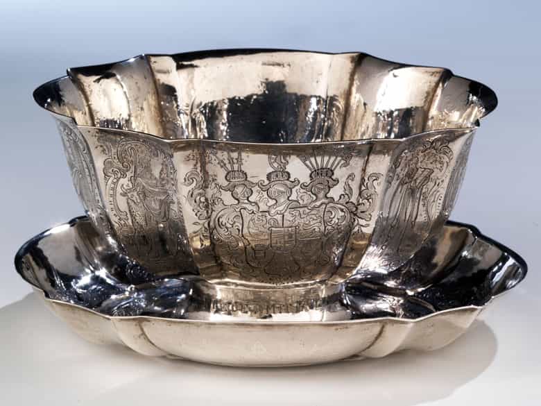 Detailabbildung:  Taufgarnitur der Charlotte Amalie Wilhelmine von Schleswig-Holstein-Sonderburg