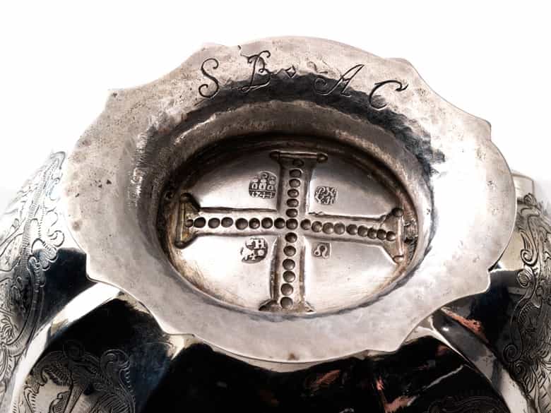 Detailabbildung:  Taufgarnitur der Charlotte Amalie Wilhelmine von Schleswig-Holstein-Sonderburg