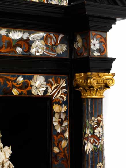 Detailabbildung: Bedeutender, musealer Altarschrein mit Schnitzgruppe von Leonard van der Vinne, tätig in Florenz im Kreis der Werkstatt von Granducali, zwischen 1659 und 1713