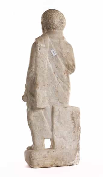 Detailabbildung: Bedeutende römische Marmorfigur eines Knaben mit Schriftrolle