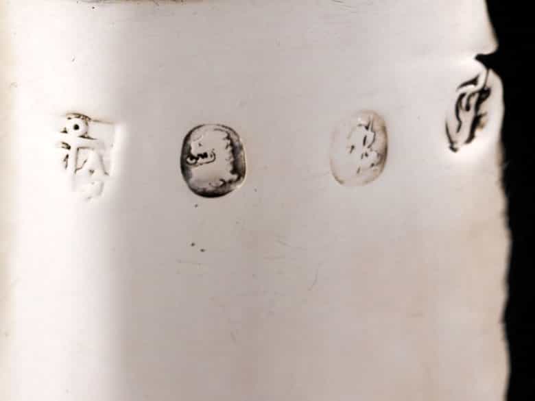 Detailabbildung:  Londoner Queen Mary Chocolatière