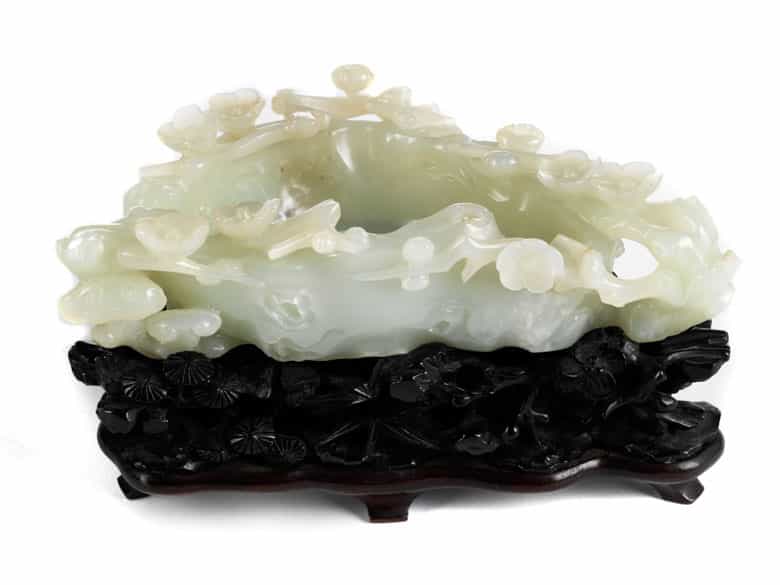 Detailabbildung:  Jadegeschnitzter Pinselwascher