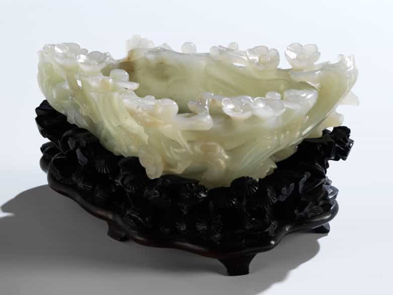 Detailabbildung:  Jadegeschnitzter Pinselwascher