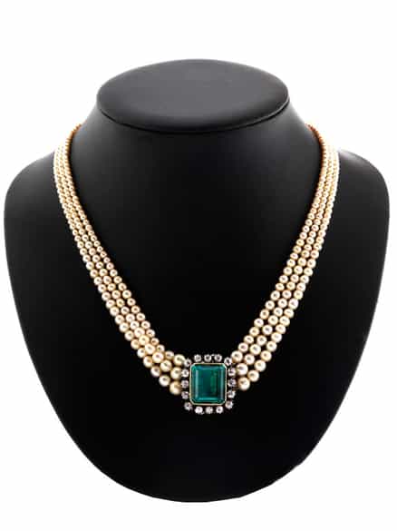 Detailabbildung: Naturperlencollier mit Smaragd-Brillantmittelteil