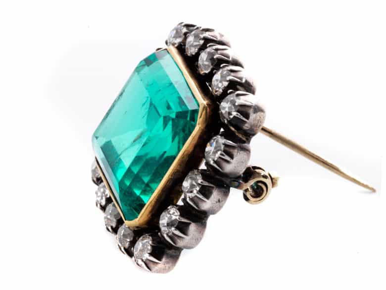 Detailabbildung: Naturperlencollier mit Smaragd-Brillantmittelteil