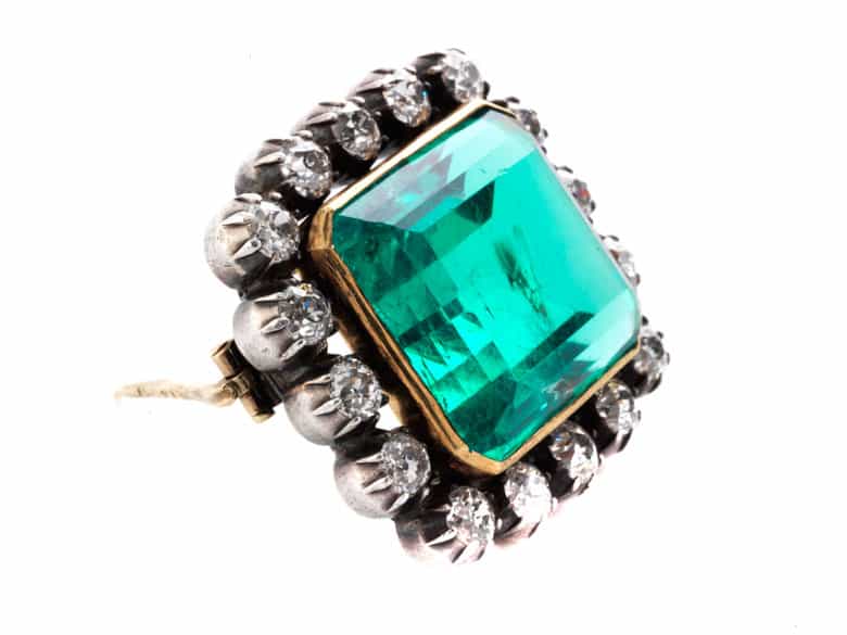 Detailabbildung: Naturperlencollier mit Smaragd-Brillantmittelteil