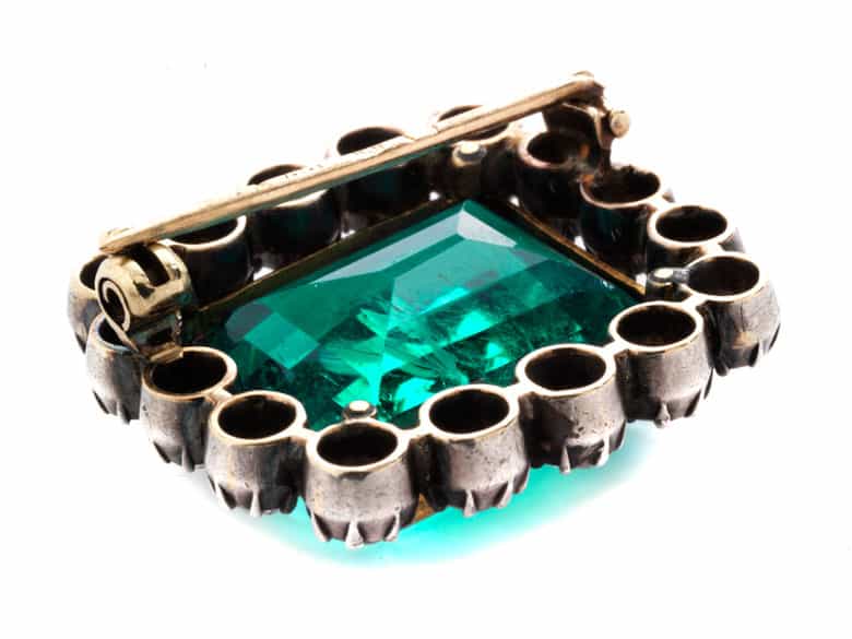 Detailabbildung: Naturperlencollier mit Smaragd-Brillantmittelteil