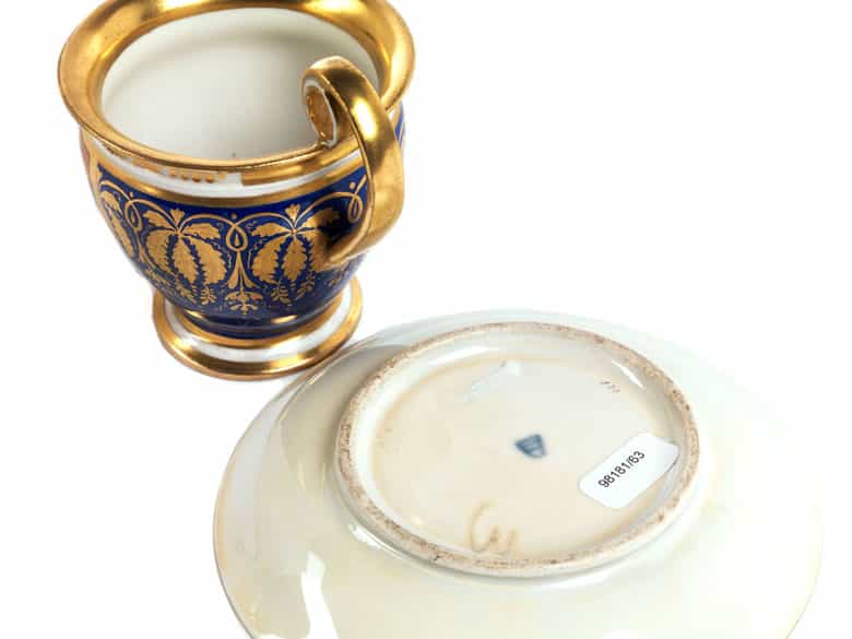 Detailabbildung:  Tasse mit Untertasse