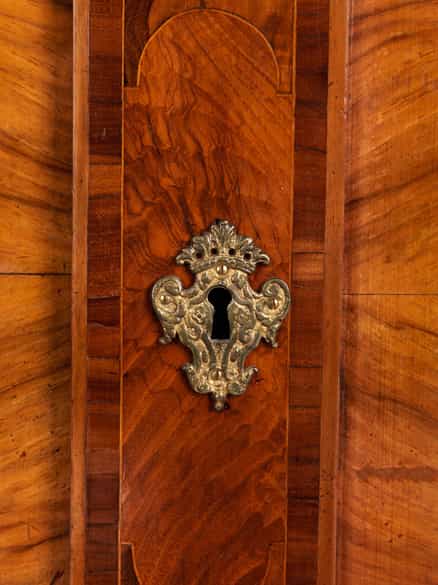 Detailabbildung: Barocke Aufsatzvitrine