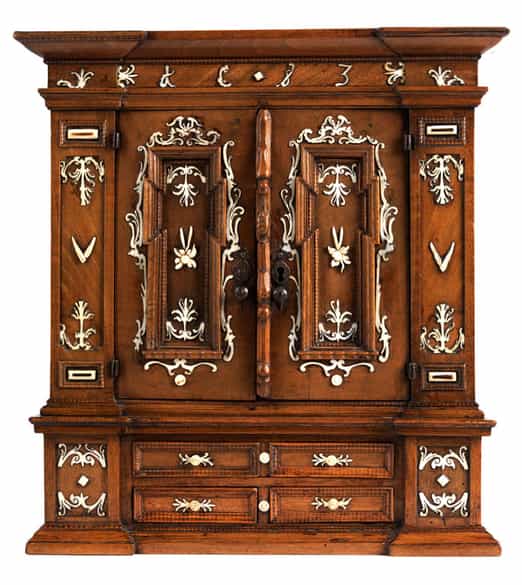 Detailabbildung: Prächtiger Modell-Schrank mit Beinintarsien