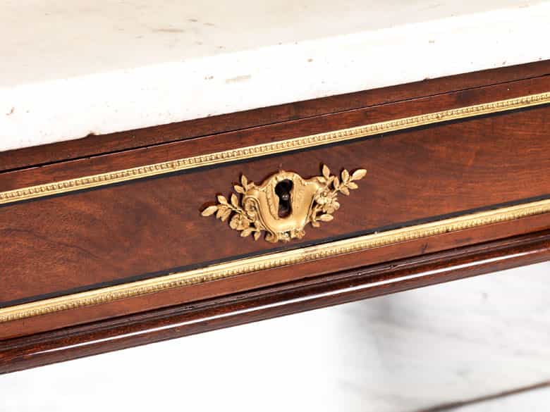 Detailabbildung: Paar klassizistische Konsolen