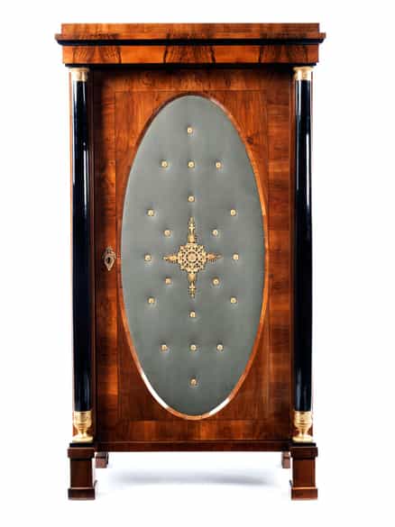 Detailabbildung: Paar elegante Empire-Schränke