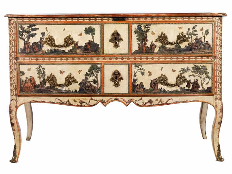 Detailabbildung: Rokoko-Kommode mit Arte-Povera-Dekoration