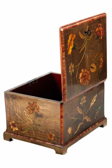 Detailabbildung: Seltene signierte Schatulle