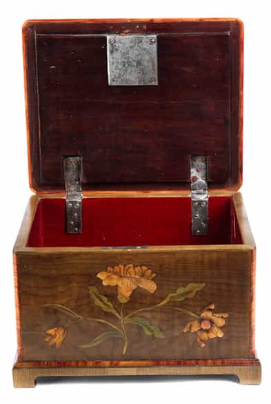 Detailabbildung: Seltene signierte Schatulle