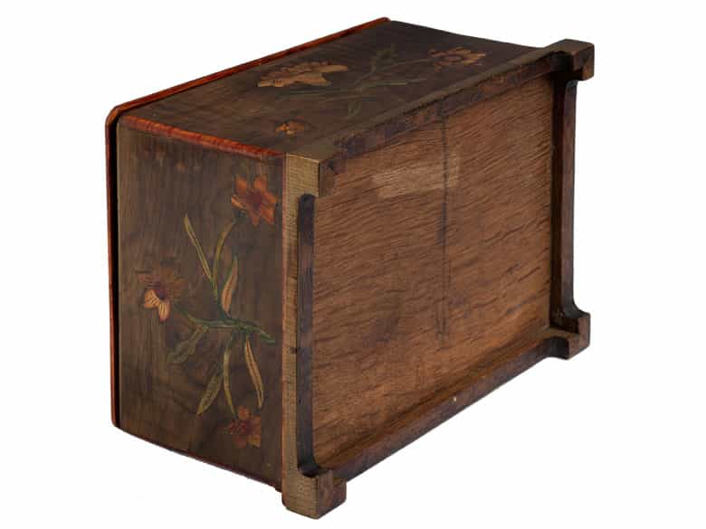 Detailabbildung: Seltene signierte Schatulle