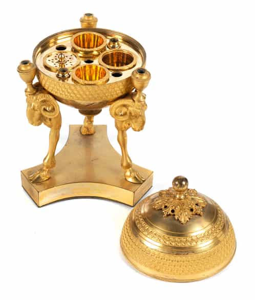 Detailabbildung: Tintenfässchen mit Glocke