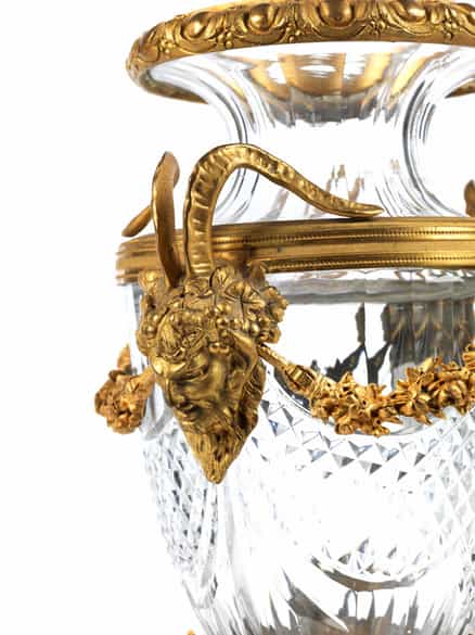 Detailabbildung: Elegante Kristallglasvase mit reichem vergoldetem Bronzebesatz
