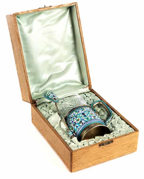 Detailabbildung:  Moskauer Cloissonné-Teeglas mit Löffel