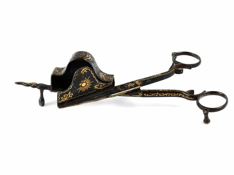 Detailabbildung: Selten schön gearbeitete und Gold tauschierte Dochtschere