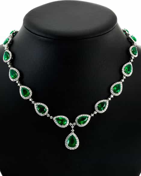 Detailabbildung:  Smaragd-Brillantcollier
