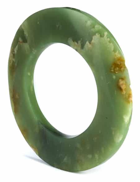 Detailabbildung: Neolithischer Jade-Ring