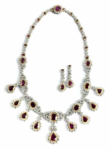 Detailabbildung: Rubin-Diamantcollier und Ohrhänger