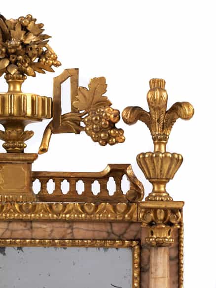 Detailabbildung: Klassizistischer Spiegel