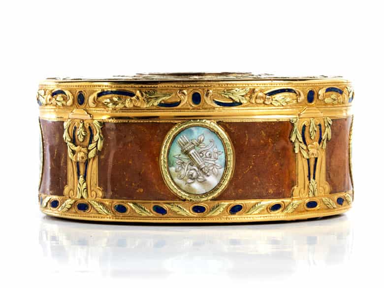Detailabbildung: Museale außerordentlich elegante und qualitätsvolle Golddose „En trois couleurs“