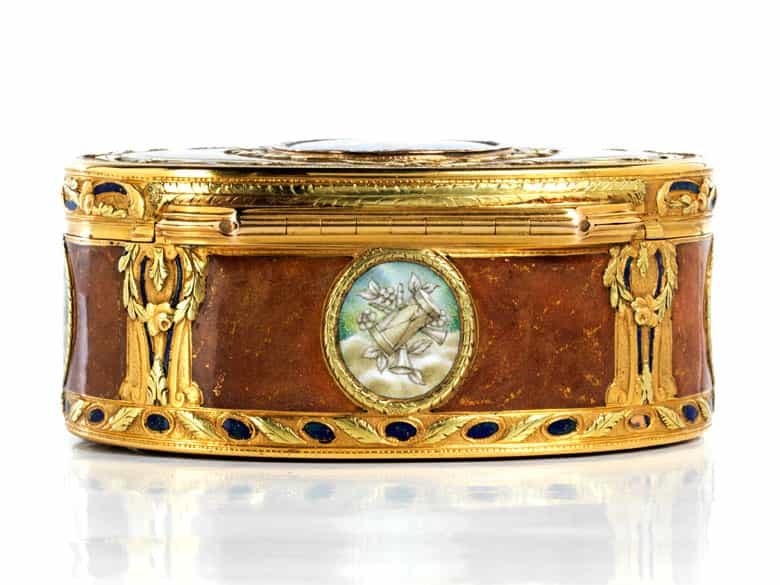 Detailabbildung: Museale außerordentlich elegante und qualitätsvolle Golddose „En trois couleurs“