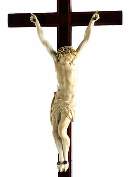 Detailabbildung: Qualitätvolles Holzkreuz mit Corpus Christi in Elfenbein