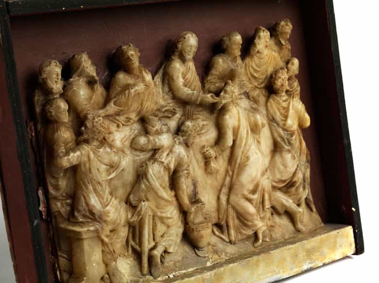 Detailabbildung: Alabasterrelief mit Darstellung des Letzten Abendmahles
