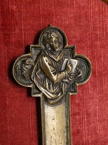 Detailabbildung: Bronzekreuz