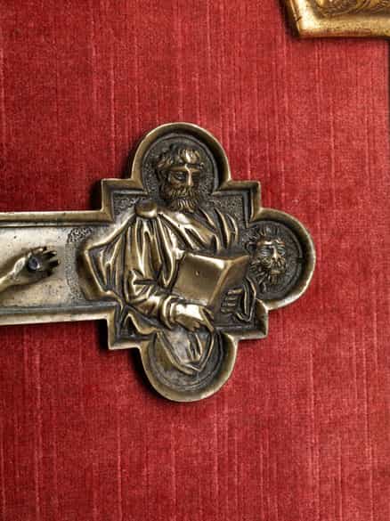 Detailabbildung: Bronzekreuz