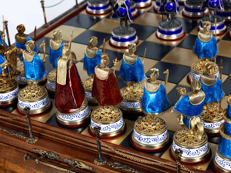 Detailabbildung: Prächtiges russisches Schachbrettspiel mit emaillierten Silberfiguren