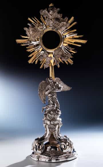 Detailabbildung: Barocke Silbermonstranz in Futteral